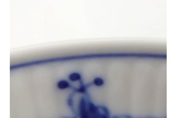デンマーク　ROYAL COPENHAGEN(ロイヤルコペンハーゲン)　ブルーフルーテッド　ハーフレース　プレイン　洗練されたデザインが優美な印象を与えるティーカップ&ソーサー・クリーマーセット(C&S、ミルクポット、ミルクジャー、洋食器)(R-074975)