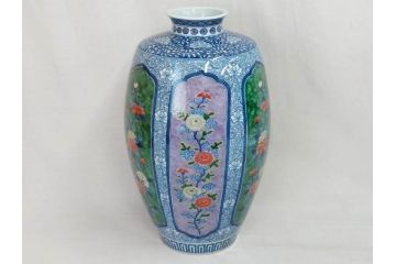 源右衛門窯　染錦間取菊牡丹絵　約49.5cm　落ち着いた華やかさが気品漂う花瓶(館林源右衛門、花入れ、飾壷、花器、唐草文、染付、共箱付き)(R-074976)
