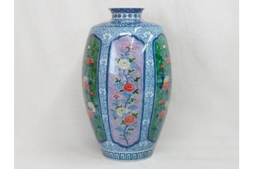 源右衛門窯　染錦間取菊牡丹絵　約49.5cm　落ち着いた華やかさが気品漂う花瓶(館林源右衛門、花入れ、飾壷、花器、唐草文、染付、共箱付き)(R-074976)
