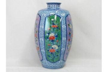 源右衛門窯　染錦間取菊牡丹絵　約49.5cm　落ち着いた華やかさが気品漂う花瓶(館林源右衛門、花入れ、飾壷、花器、唐草文、染付、共箱付き)(R-074976)