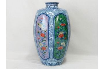 源右衛門窯　染錦間取菊牡丹絵　約49.5cm　落ち着いた華やかさが気品漂う花瓶(館林源右衛門、花入れ、飾壷、花器、唐草文、染付、共箱付き)(R-074976)