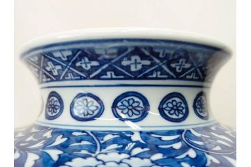 源右衛門窯　染錦間取菊牡丹絵　約49.5cm　落ち着いた華やかさが気品漂う花瓶(館林源右衛門、花入れ、飾壷、花器、唐草文、染付、共箱付き)(R-074976)