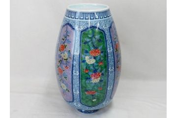 源右衛門窯　染錦間取菊牡丹絵　約49.5cm　落ち着いた華やかさが気品漂う花瓶(館林源右衛門、花入れ、飾壷、花器、唐草文、染付、共箱付き)(R-074976)