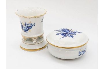 ドイツ　マイセン　Meissen　金彩　ブルーフラワー　青い花と昆虫　藍色の濃淡で表現されたデザインが素敵なベース&小物入れ(花瓶、ミニベース、花入れ、蓋物、ボンボニエール、キャンディーポット)(R-074977)