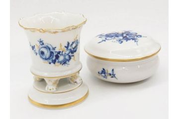 ドイツ　マイセン　Meissen　金彩　ブルーフラワー　青い花と昆虫　藍色の濃淡で表現されたデザインが素敵なベース&小物入れ(花瓶、ミニベース、花入れ、蓋物、ボンボニエール、キャンディーポット)(R-074977)