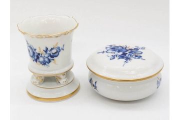 ドイツ　マイセン　Meissen　金彩　ブルーフラワー　青い花と昆虫　藍色の濃淡で表現されたデザインが素敵なベース&小物入れ(花瓶、ミニベース、花入れ、蓋物、ボンボニエール、キャンディーポット)(R-074977)