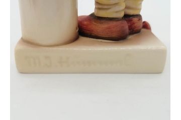 ドイツ　ゲーベル　フンメル人形4体セット　#322「小さな薬剤師」　#305「レンガ積み」　#421「寒い」　#251(Hum486)　陶磁(Little Pharmacist、少年、The Builder、It's COLD、I Wonder、少女、置物、フィギュア、ドール、DOLL、陶磁器人形)(R-074979)