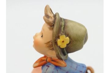 ドイツ　ゲーベル　フンメル人形4体セット　#322「小さな薬剤師」　#305「レンガ積み」　#421「寒い」　#251(Hum486)　陶磁(Little Pharmacist、少年、The Builder、It's COLD、I Wonder、少女、置物、フィギュア、ドール、DOLL、陶磁器人形)(R-074979)