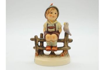 ドイツ　ゲーベル　フンメル人形5体セット　#309「愛を込めて挨拶を」　#53「ギターを弾く少女」　#111「少年と小鳥」　#96「小さな買いもの客」　#133「お母さんのお手伝い」　陶磁(Wite Loving Greetings、Joyful、Wayside Harmony、Little Shopper、Mother's Helper、置物、フィギュア、ドール、陶磁器人形)(R-074980)