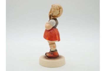 ドイツ　ゲーベル　フンメル人形5体セット　#309「愛を込めて挨拶を」　#53「ギターを弾く少女」　#111「少年と小鳥」　#96「小さな買いもの客」　#133「お母さんのお手伝い」　陶磁(Wite Loving Greetings、Joyful、Wayside Harmony、Little Shopper、Mother's Helper、置物、フィギュア、ドール、陶磁器人形)(R-074980)