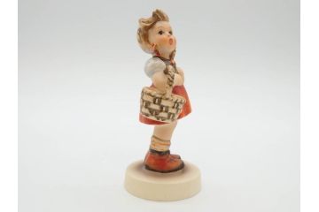 ドイツ　ゲーベル　フンメル人形5体セット　#309「愛を込めて挨拶を」　#53「ギターを弾く少女」　#111「少年と小鳥」　#96「小さな買いもの客」　#133「お母さんのお手伝い」　陶磁(Wite Loving Greetings、Joyful、Wayside Harmony、Little Shopper、Mother's Helper、置物、フィギュア、ドール、陶磁器人形)(R-074980)