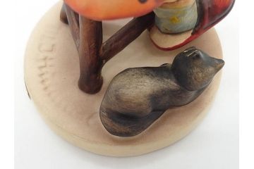 ドイツ　ゲーベル　フンメル人形5体セット　#309「愛を込めて挨拶を」　#53「ギターを弾く少女」　#111「少年と小鳥」　#96「小さな買いもの客」　#133「お母さんのお手伝い」　陶磁(Wite Loving Greetings、Joyful、Wayside Harmony、Little Shopper、Mother's Helper、置物、フィギュア、ドール、陶磁器人形)(R-074980)
