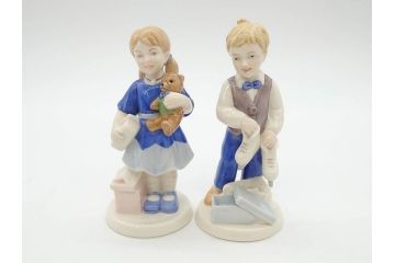 デンマーク　ROYAL COPENHAGEN(ロイヤルコペンハーゲン)　2009年 LUCAS SARAH　2001年 ミレニアム Frederik Emma　259 スキーを楽しむ少年　270 カイトを持つ少女　015 絵を描く少女　フィギュリン7体セット(The Millennium Collection、Limited Edition、Mini Collection、ミニコレクション)