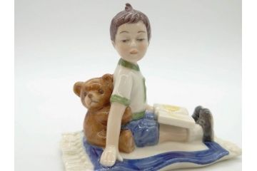 デンマーク　ROYAL COPENHAGEN(ロイヤルコペンハーゲン)　2009年 LUCAS SARAH　2001年 ミレニアム Frederik Emma　259 スキーを楽しむ少年　270 カイトを持つ少女　015 絵を描く少女　フィギュリン7体セット(The Millennium Collection、Limited Edition、Mini Collection、ミニコレクション)