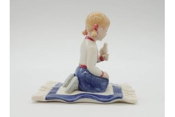 デンマーク　ROYAL COPENHAGEN(ロイヤルコペンハーゲン)　2009年 LUCAS SARAH　2001年 ミレニアム Frederik Emma　259 スキーを楽しむ少年　270 カイトを持つ少女　015 絵を描く少女　フィギュリン7体セット(The Millennium Collection、Limited Edition、Mini Collection、ミニコレクション)