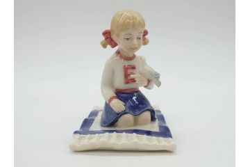デンマーク　ROYAL COPENHAGEN(ロイヤルコペンハーゲン)　2009年 LUCAS SARAH　2001年 ミレニアム Frederik Emma　259 スキーを楽しむ少年　270 カイトを持つ少女　015 絵を描く少女　フィギュリン7体セット(The Millennium Collection、Limited Edition、Mini Collection、ミニコレクション)