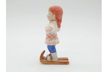 デンマーク　ROYAL COPENHAGEN(ロイヤルコペンハーゲン)　2009年 LUCAS SARAH　2001年 ミレニアム Frederik Emma　259 スキーを楽しむ少年　270 カイトを持つ少女　015 絵を描く少女　フィギュリン7体セット(The Millennium Collection、Limited Edition、Mini Collection、ミニコレクション)