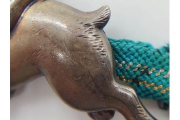 作家物　芳昭銘　金工　彫刻　意匠を凝らしたうさぎが愛らしい帯留め(金属工芸、兎、ウサギ、和装小物、着物道具、帯締め、アクセサリー)(R-074982)