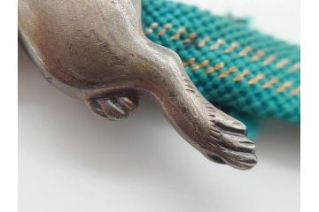 作家物　芳昭銘　金工　彫刻　意匠を凝らしたうさぎが愛らしい帯留め(金属工芸、兎、ウサギ、和装小物、着物道具、帯締め、アクセサリー)(R-074982)