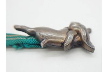 作家物　芳昭銘　金工　彫刻　意匠を凝らしたうさぎが愛らしい帯留め(金属工芸、兎、ウサギ、和装小物、着物道具、帯締め、アクセサリー)(R-074982)