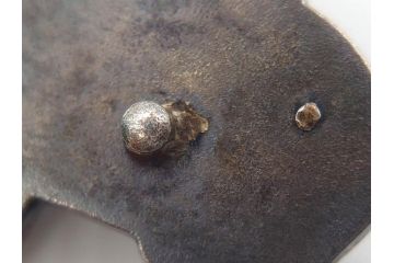 作家物　芳昭銘　金工　彫刻　意匠を凝らしたうさぎが愛らしい帯留め(金属工芸、兎、ウサギ、和装小物、着物道具、帯締め、アクセサリー)(R-074982)