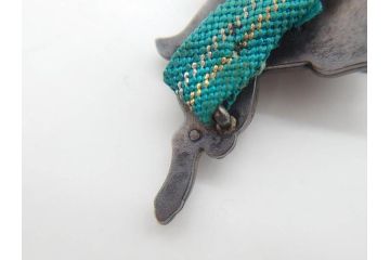 作家物　芳昭銘　金工　彫刻　意匠を凝らしたうさぎが愛らしい帯留め(金属工芸、兎、ウサギ、和装小物、着物道具、帯締め、アクセサリー)(R-074982)
