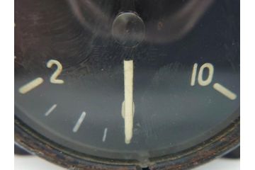 ジャンク品　品川製作所　航空計器(軍用?、日本軍?、陸海?、高度計?、圧力計?)(R-074983)