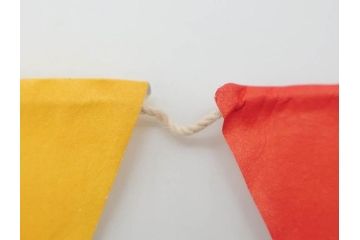 超稀少　コビト　おそ松くん　チョコレート　昭和レトロな雰囲気漂う三角のれん(ペナント、東京渡辺製菓、K.K、暖簾、広告、POP、袋付き)(R-074984)