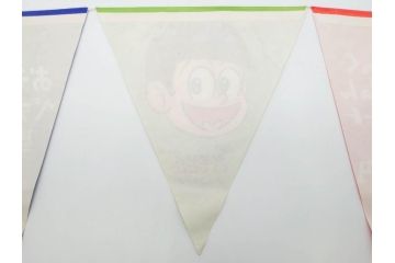 超稀少　コビト　おそ松くん　チョコレート　昭和レトロな雰囲気漂う三角のれん(ペナント、東京渡辺製菓、K.K、暖簾、広告、POP、袋付き)(R-074984)