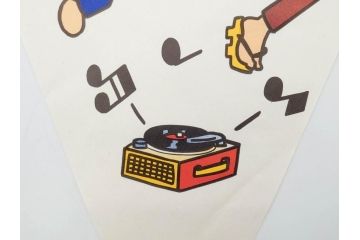 超稀少　コビト　おそ松くん　チョコレート　昭和レトロな雰囲気漂う三角のれん(ペナント、東京渡辺製菓、K.K、暖簾、広告、POP、袋付き)(R-074985)