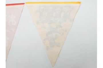 超稀少　コビト　おそ松くん　チョコレート　昭和レトロな雰囲気漂う三角のれん(ペナント、東京渡辺製菓、K.K、暖簾、広告、POP、袋付き)(R-074985)