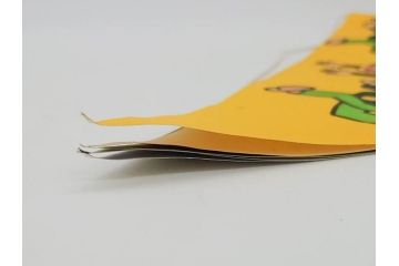 超稀少　コビト　おそ松くん　チョコレート　昭和レトロな雰囲気漂う三角のれん(ペナント、東京渡辺製菓、K.K、暖簾、広告、POP、袋付き)(R-074985)