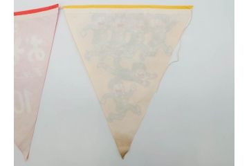 超稀少　コビト　おそ松くん　チョコレート　昭和レトロな雰囲気漂う三角のれん(ペナント、東京渡辺製菓、K.K、暖簾、広告、POP、袋付き)(R-074986)