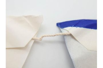 超稀少　コビト　おそ松くん　チョコレート　昭和レトロな雰囲気漂う三角のれん(ペナント、東京渡辺製菓、K.K、暖簾、広告、POP、袋付き)(R-074986)