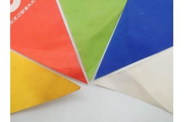 超稀少　コビト　おそ松くん　チョコレート　昭和レトロな雰囲気漂う三角のれん(ペナント、東京渡辺製菓、K.K、暖簾、広告、POP、袋付き)(R-074986)