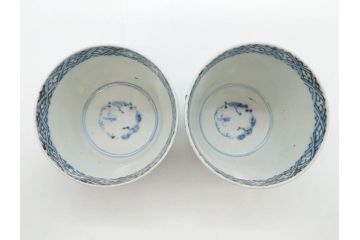江戸期　古伊万里　染付　蛸唐草文　繊細なデザインと清涼感溢れるそば猪口2客セット(蕎麦猪口、湯呑み、湯のみ、和食器)(R-074987)