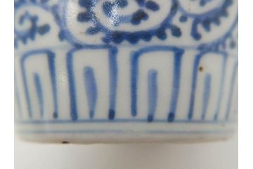 江戸期　古伊万里　染付　蛸唐草文　繊細なデザインと清涼感溢れるそば猪口2客セット(蕎麦猪口、湯呑み、湯のみ、和食器)(R-074987)