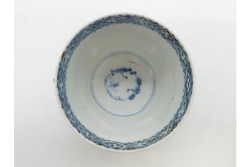 江戸期　古伊万里　染付　蛸唐草文　繊細なデザインと清涼感溢れるそば猪口2客セット(蕎麦猪口、湯呑み、湯のみ、和食器)(R-074987)