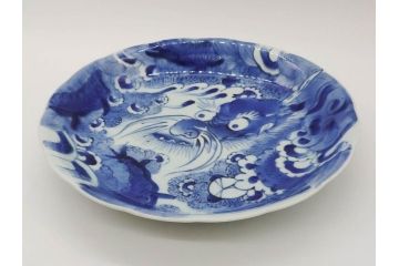 江戸期　古伊万里　染付　龍図　約32cm　1尺皿　藍色の濃淡で表現された迫力のある大皿(輪花、和皿、和食器、一尺)(R-074988)