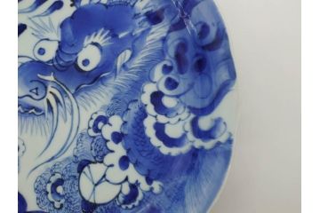 江戸期　古伊万里　染付　龍図　約32cm　1尺皿　藍色の濃淡で表現された迫力のある大皿(輪花、和皿、和食器、一尺)(R-074988)