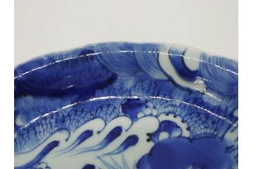 江戸期　古伊万里　染付　龍図　約32cm　1尺皿　藍色の濃淡で表現された迫力のある大皿(輪花、和皿、和食器、一尺)(R-074988)