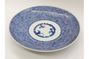 江戸期　成化年製　古伊万里　染付　蛸唐草文　松竹梅図　約45cm　1尺4寸皿　職人による丁寧な絵付けが目を惹く大皿(和皿、和食器、一尺四寸)(R-074989)