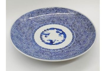江戸期　成化年製　古伊万里　染付　蛸唐草文　松竹梅図　約45cm　1尺4寸皿　職人による丁寧な絵付けが目を惹く大皿(和皿、和食器、一尺四寸)(R-074989)