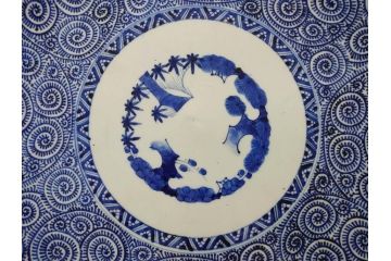 江戸期　成化年製　古伊万里　染付　蛸唐草文　松竹梅図　約45cm　1尺4寸皿　職人による丁寧な絵付けが目を惹く大皿(和皿、和食器、一尺四寸)(R-074989)
