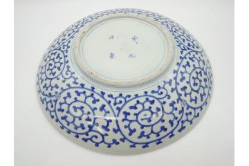 江戸期　成化年製　古伊万里　染付　蛸唐草文　松竹梅図　約45cm　1尺4寸皿　職人による丁寧な絵付けが目を惹く大皿(和皿、和食器、一尺四寸)(R-074989)