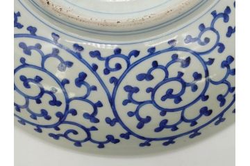 江戸期　成化年製　古伊万里　染付　蛸唐草文　松竹梅図　約45cm　1尺4寸皿　職人による丁寧な絵付けが目を惹く大皿(和皿、和食器、一尺四寸)(R-074989)