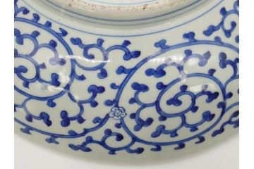 江戸期　成化年製　古伊万里　染付　蛸唐草文　松竹梅図　約45cm　1尺4寸皿　職人による丁寧な絵付けが目を惹く大皿(和皿、和食器、一尺四寸)(R-074989)