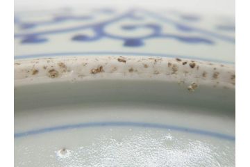 江戸期　成化年製　古伊万里　染付　蛸唐草文　松竹梅図　約45cm　1尺4寸皿　職人による丁寧な絵付けが目を惹く大皿(和皿、和食器、一尺四寸)(R-074989)