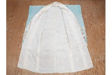 明治期　アンティーク　縮緬(ちりめん)　着物　刺繍　鶴亀文様　松竹梅　丸に抱き茗荷紋(古布、リメイク、衣装、振袖、大正ロマン、レトロ、Japanese KIMONO)(R-074990)