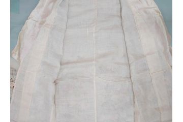 明治期　アンティーク　縮緬(ちりめん)　着物　刺繍　鶴亀文様　松竹梅　丸に抱き茗荷紋(古布、リメイク、衣装、振袖、大正ロマン、レトロ、Japanese KIMONO)(R-074990)